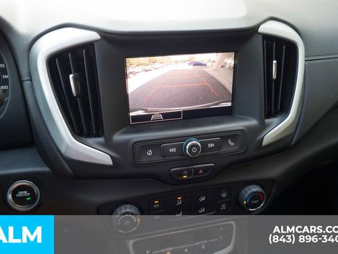 Used 2024 GMC Terrain SLE image 25