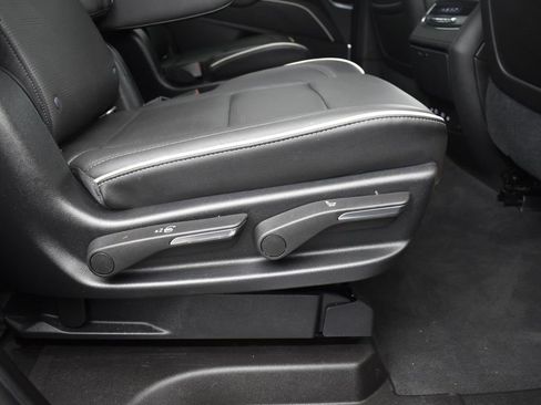 Used 2021 Cadillac Escalade Premium Luxury image 34