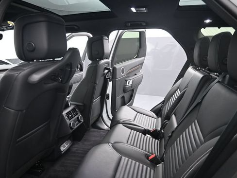 New 2026 Land Rover Discovery S AWD/4WD image 18