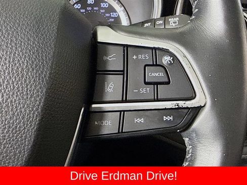 Used 2023 Toyota Highlander XSE FWD image 14