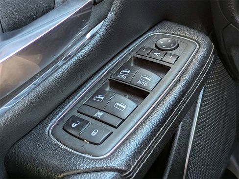 Used 2024 RAM 1500 Laramie image 24