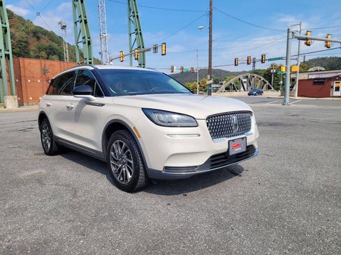 Used 2021 Lincoln Corsair Standard AWD 4dr SUV w/ Equipment Group 101A image 2