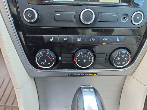 Used 2014 Volkswagen Passat TDI SE image 18