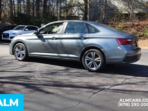 Used 2024 Volkswagen Jetta SE image 9