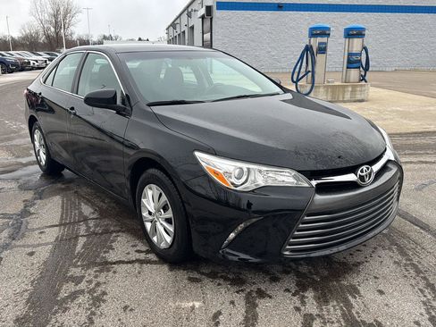 Used 2015 Toyota Camry LE image 9