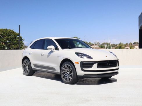 Used 2023 Porsche Macan AWD/4WD image 7