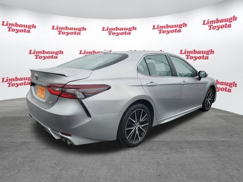 Used 2024 Toyota Camry SE image 22