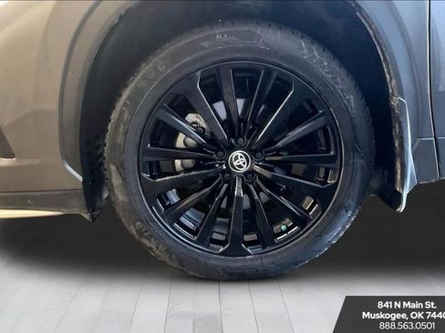 Used 2023 Toyota Highlander XSE FWD image 33