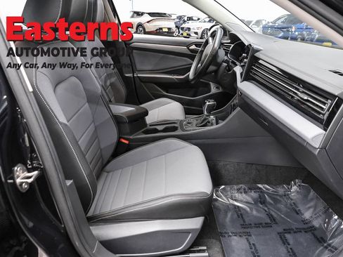 Used 2025 Volkswagen Jetta SE FWD image 36