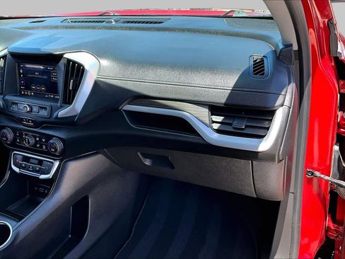 Used 2022 GMC Terrain SLE w/ Driver Convenience Package FWD image 17