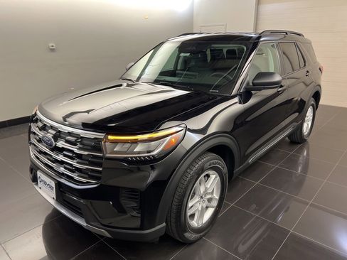 New 2025 Ford Explorer Active image 3