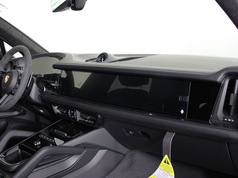 New 2026 Porsche Cayenne GTS image 15