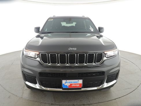 New 2025 Jeep Grand Cherokee L Laredo image 2