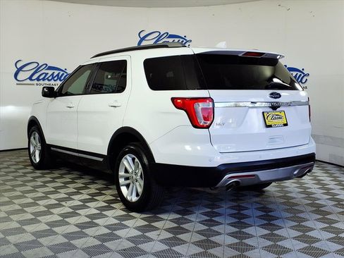 Used 2017 Ford Explorer XLT w/ Equipment Group 201A image 2
