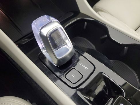 Certified 2026 Volvo XC40 B5 Plus AWD/4WD image 34