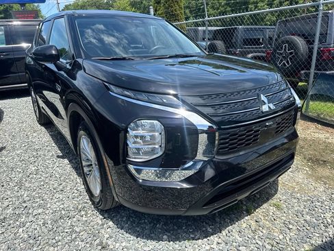 Used 2025 Mitsubishi Outlander ES AWD/4WD image 2