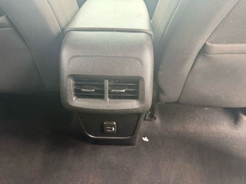 Used 2019 Chevrolet Equinox LT w/ Driver Convenience Package image 18