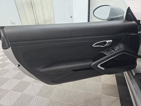 Used 2023 Porsche 718 Boxster RWD image 6