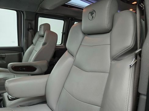 Used 2020 GMC Savana 2500 image 19