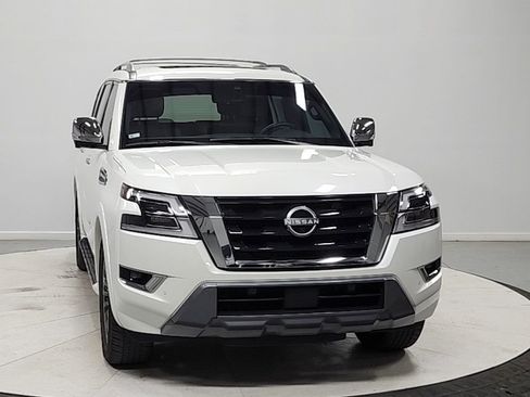 Used 2024 Nissan Armada Platinum w/ Captain's Chairs Package RWD image 2