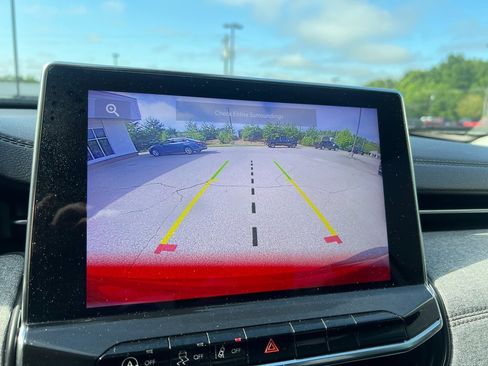 Used 2022 Jeep Compass Latitude image 24