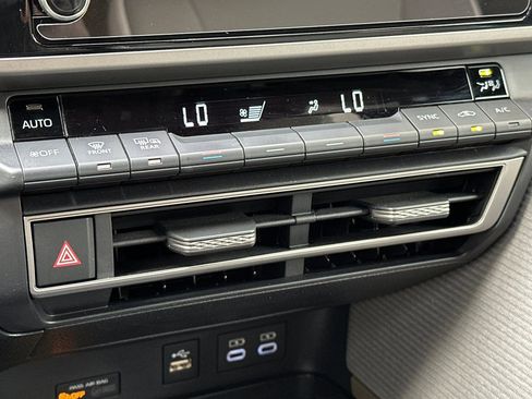 Certified 2025 Toyota Camry SE w/ Convenience Package image 28