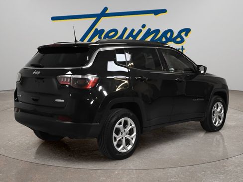 Used 2024 Jeep Compass Latitude AWD/4WD image 2
