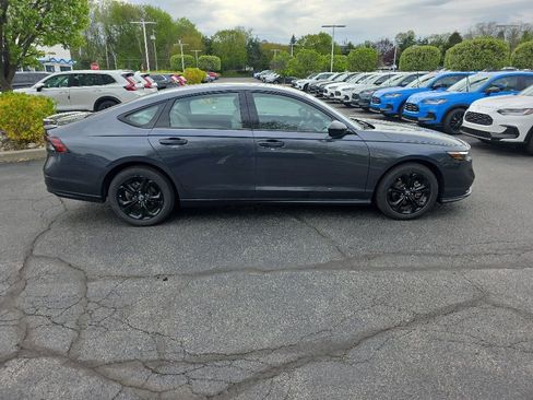 Certified 2025 Honda Accord SE image 9