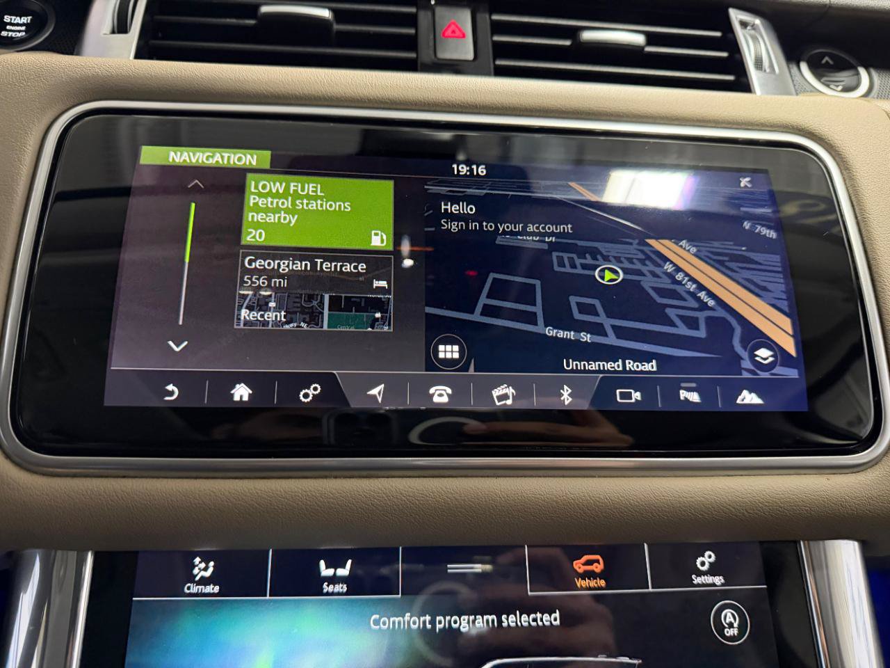Used 2018 Land Rover Range Rover Sport HSE AWD/4WD image 38