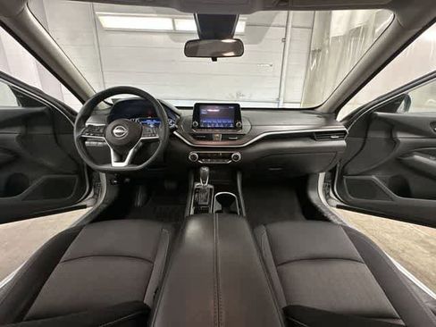 Used 2024 Nissan Altima 2.5 SV FWD image 17