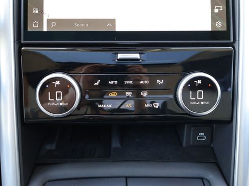 Certified 2025 Land Rover Discovery S AWD/4WD image 22