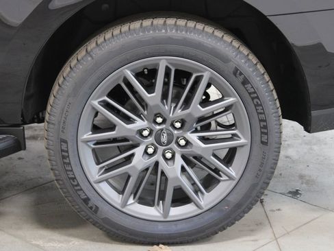 New 2026 Ford Expedition Platinum image 17