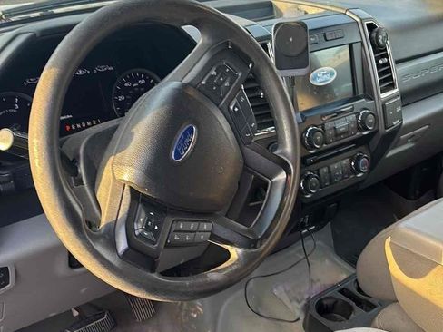 Used 2017 Ford F250 XLT w/ XLT Premium Package image 9