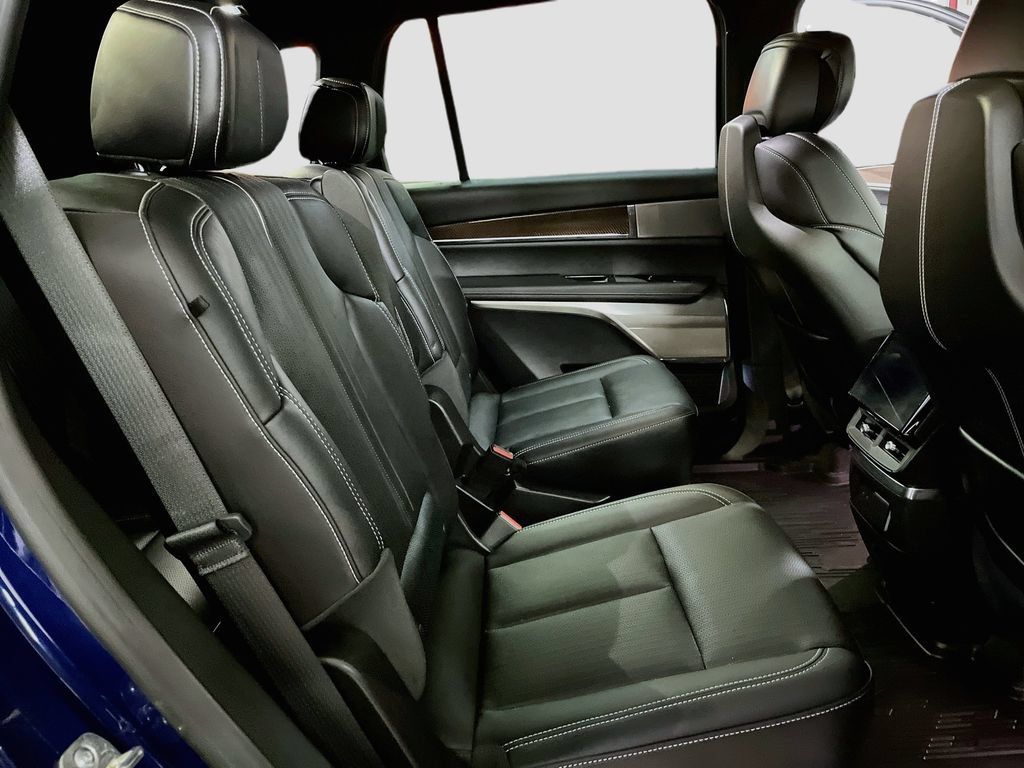 Used 2026 Cadillac Vistiq Sport w/ LPO, Floor Liner Package AWD/4WD image 31