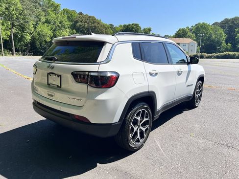 Certified 2025 Jeep Compass Limited AWD/4WD image 3