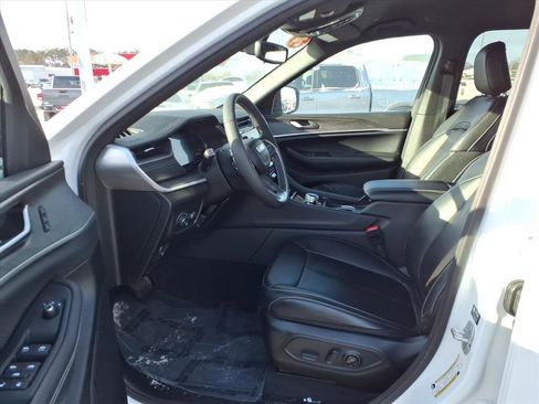 Used 2024 Jeep Grand Cherokee Limited w/ Trailer Tow Package image 10