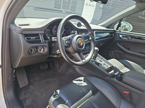 Used 2023 Porsche Macan AWD/4WD image 4
