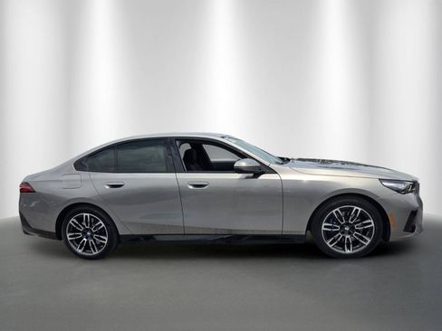 Used 2026 BMW 530i w/ M Sport Package RWD image 8