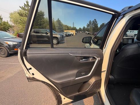Used 2021 Toyota RAV4 XSE w/ XSE Grade Weather Package AWD/4WD image 16