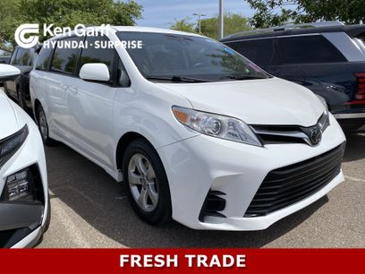 Used 2018 Toyota Sienna LE w/ Carpet Mat Package