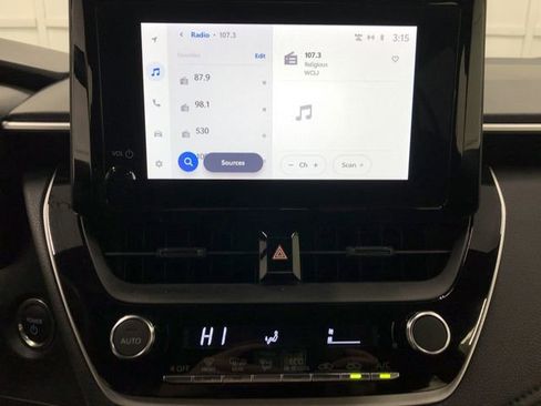 Used 2025 Toyota Corolla SE w/ Convenience Package image 20