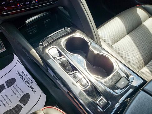 Used 2022 Buick Envision Essence w/ Technology Package I image 15