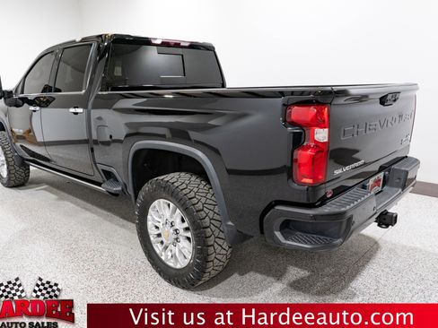 Used 2023 Chevrolet Silverado 2500 High Country image 3