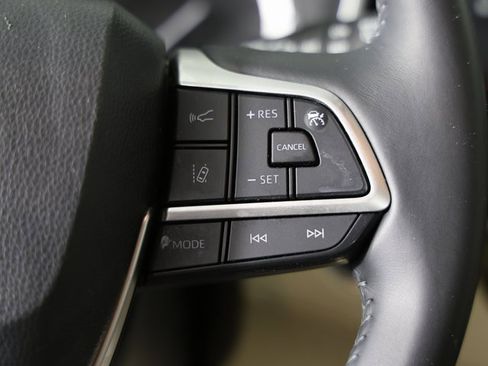 Used 2022 Toyota Highlander XLE image 16