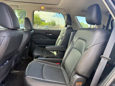 Certified 2022 Nissan Pathfinder SL w/ SL Premium Package FWD image 9