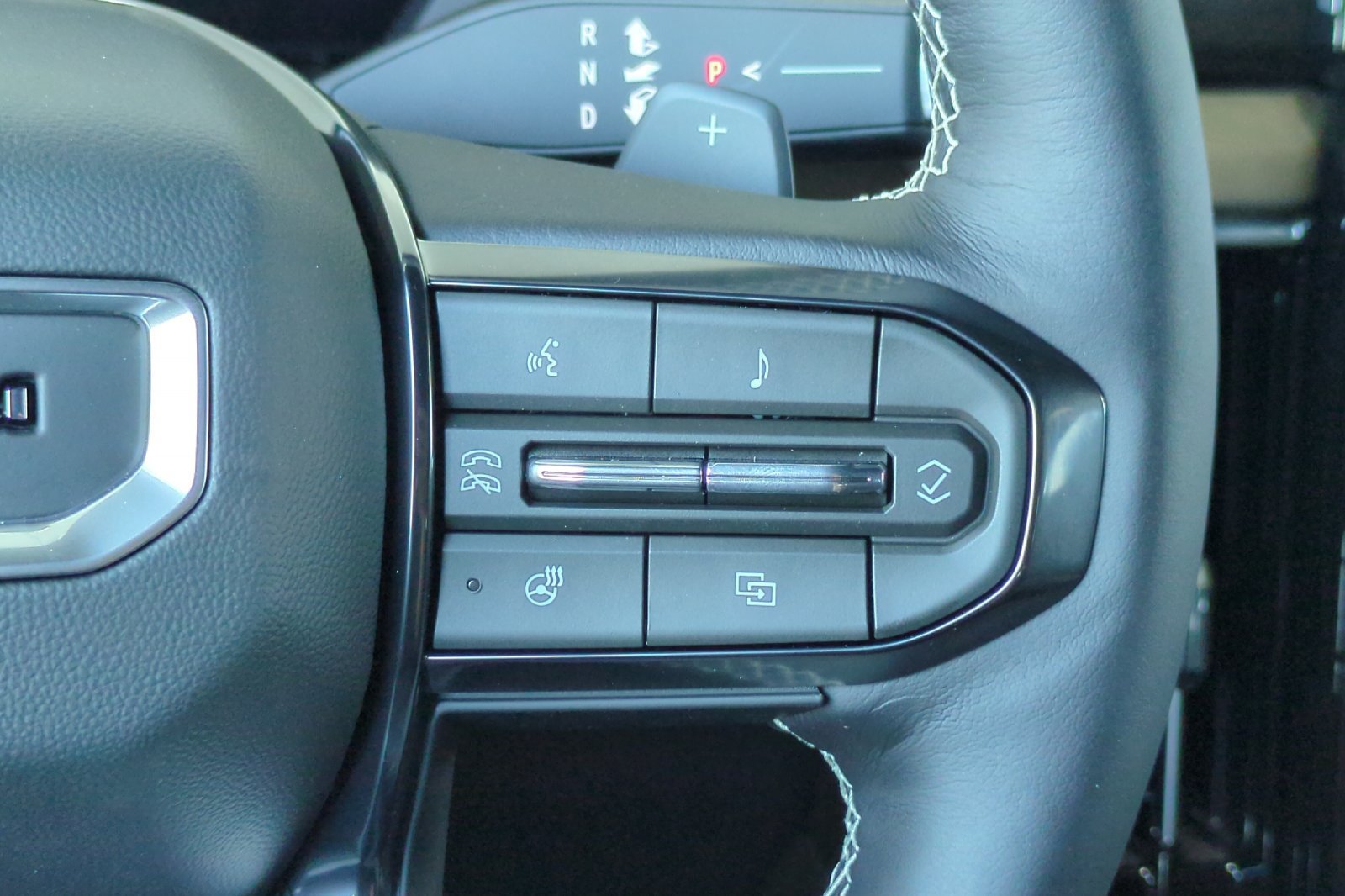 Used 2026 GMC Yukon XL Denali Ultimate AWD/4WD image 32