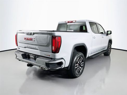 Used 2025 GMC Sierra 1500 AT4 w/ Technology Package AWD/4WD image 13