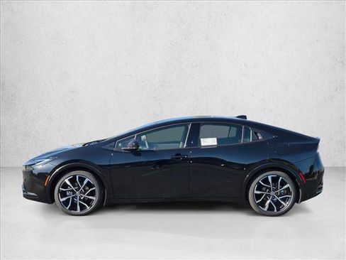 New 2026 Toyota Prius Plug-In Hybrid FWD image 5
