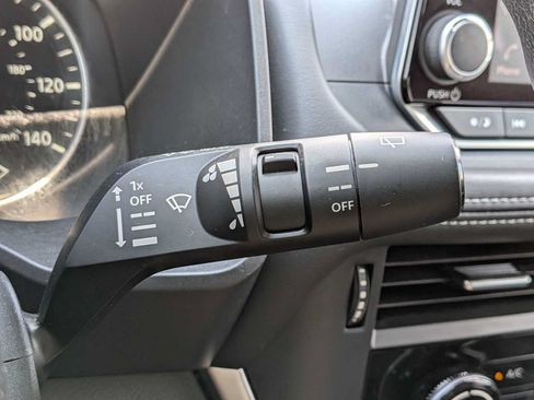 Used 2021 Nissan Rogue S FWD image 23