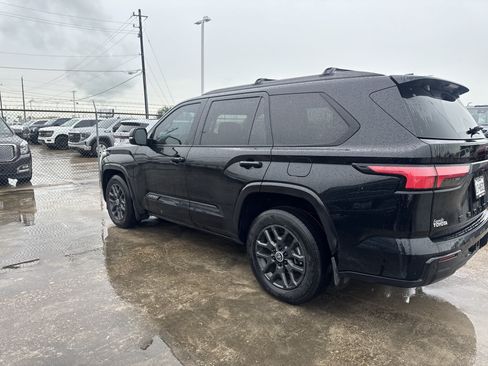Used 2024 Toyota Sequoia Platinum AWD/4WD image 11